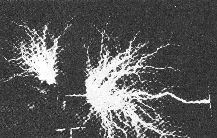 Lightning discharges from Jeffery Collette's Tesla coil