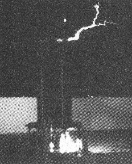 Jeffery Collette's large Tesla coil running in his backyard