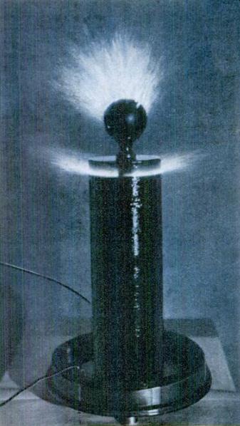 Kenneth Swezey's "Simplified" Tesla coil in operation