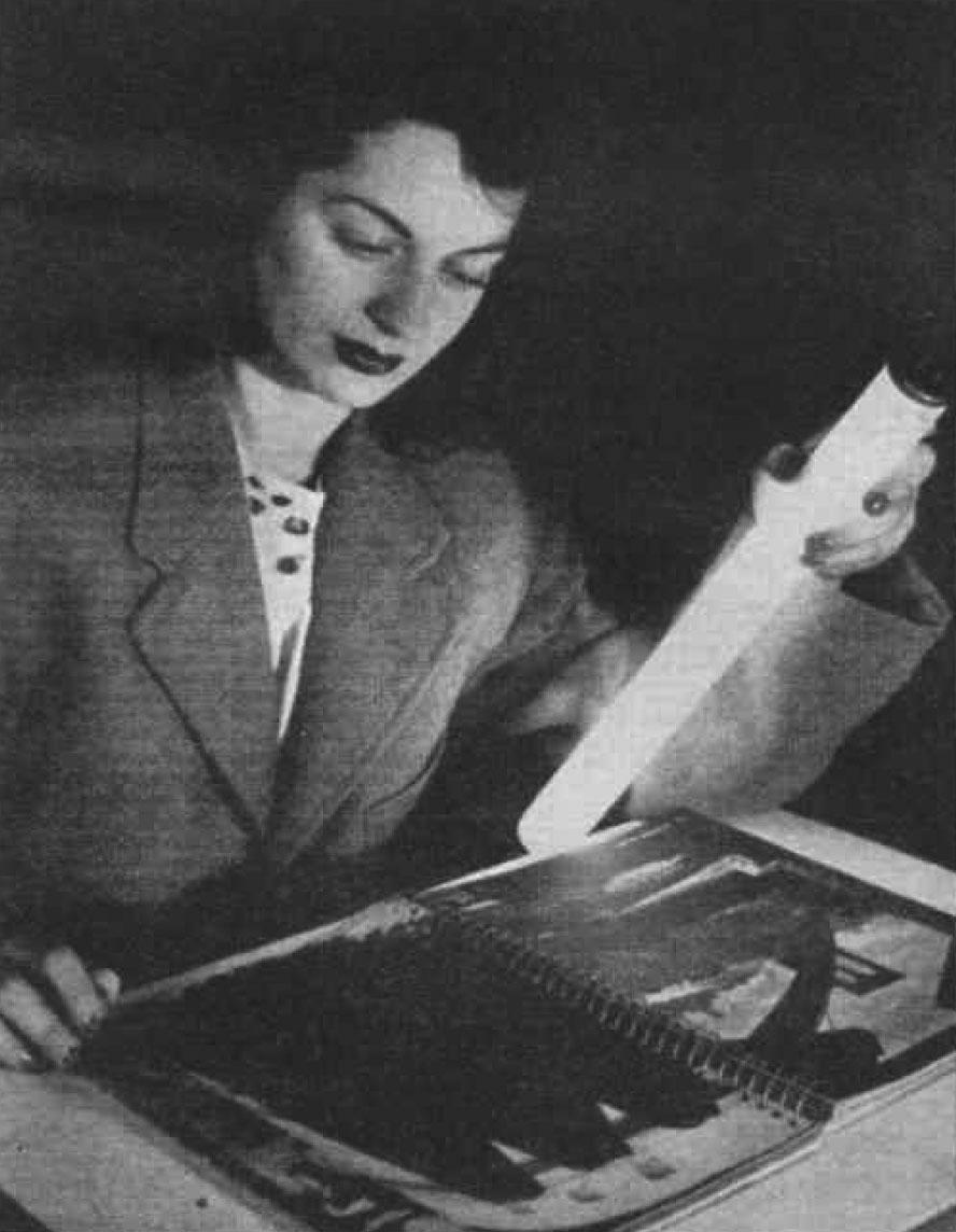 Wirelessly lit fluorescent tube for reading lamp.