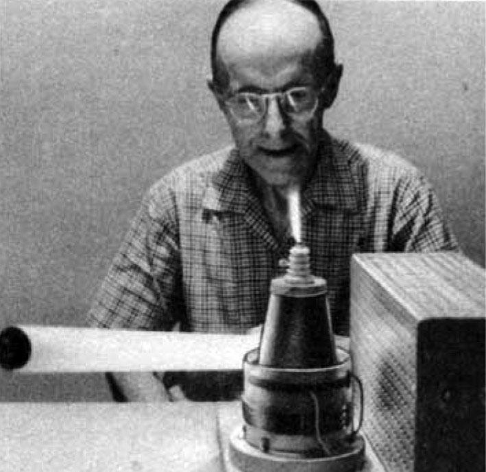 Tesla coil wireless power experiment with florescent tube.