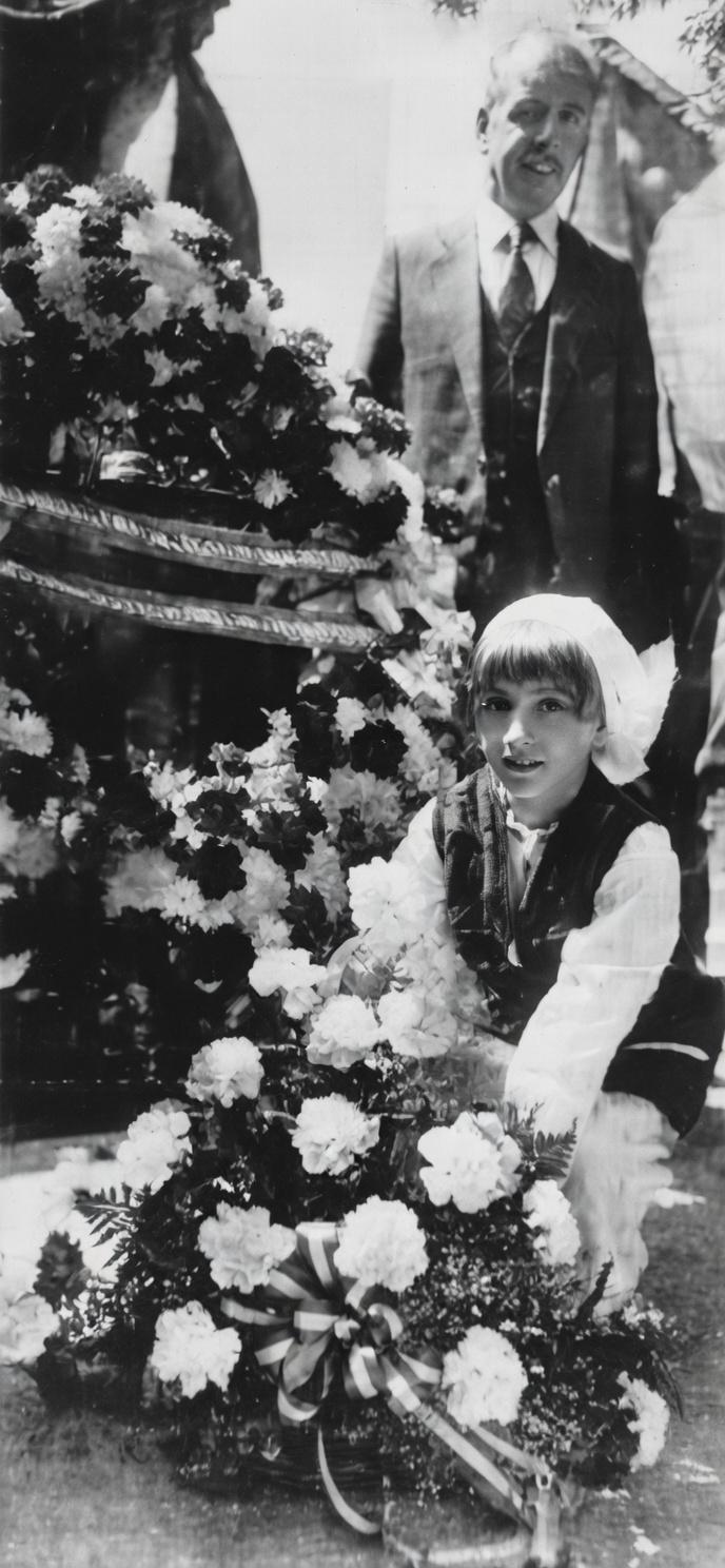 Wreath placement at the Nikola Tesla statue