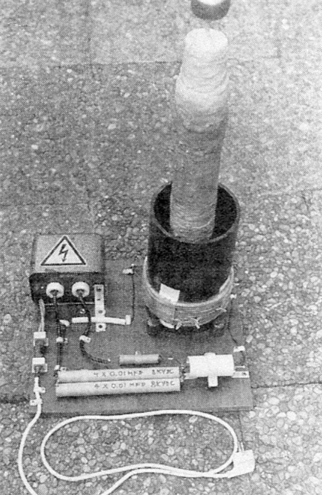 Tesla coil using parallel/series capacitor.