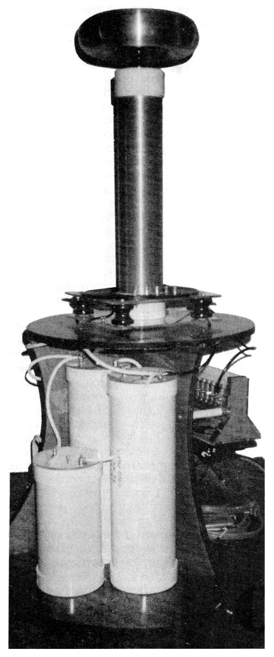 Tesla coil using homemade DIY capacitors.