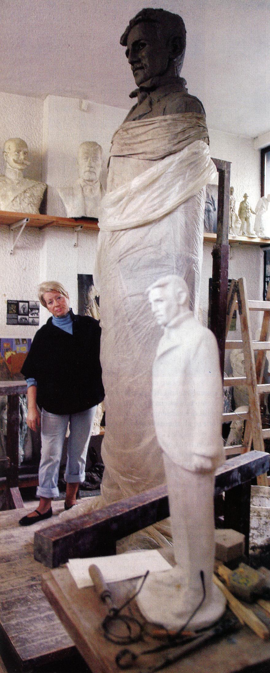 Sculptor Drinka Radovanovic with the Nikola Tesla statue for the Belgrade airport