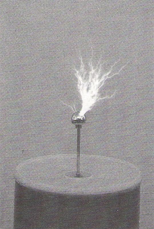 Solid state Tesla coil discharge from electrode to air.