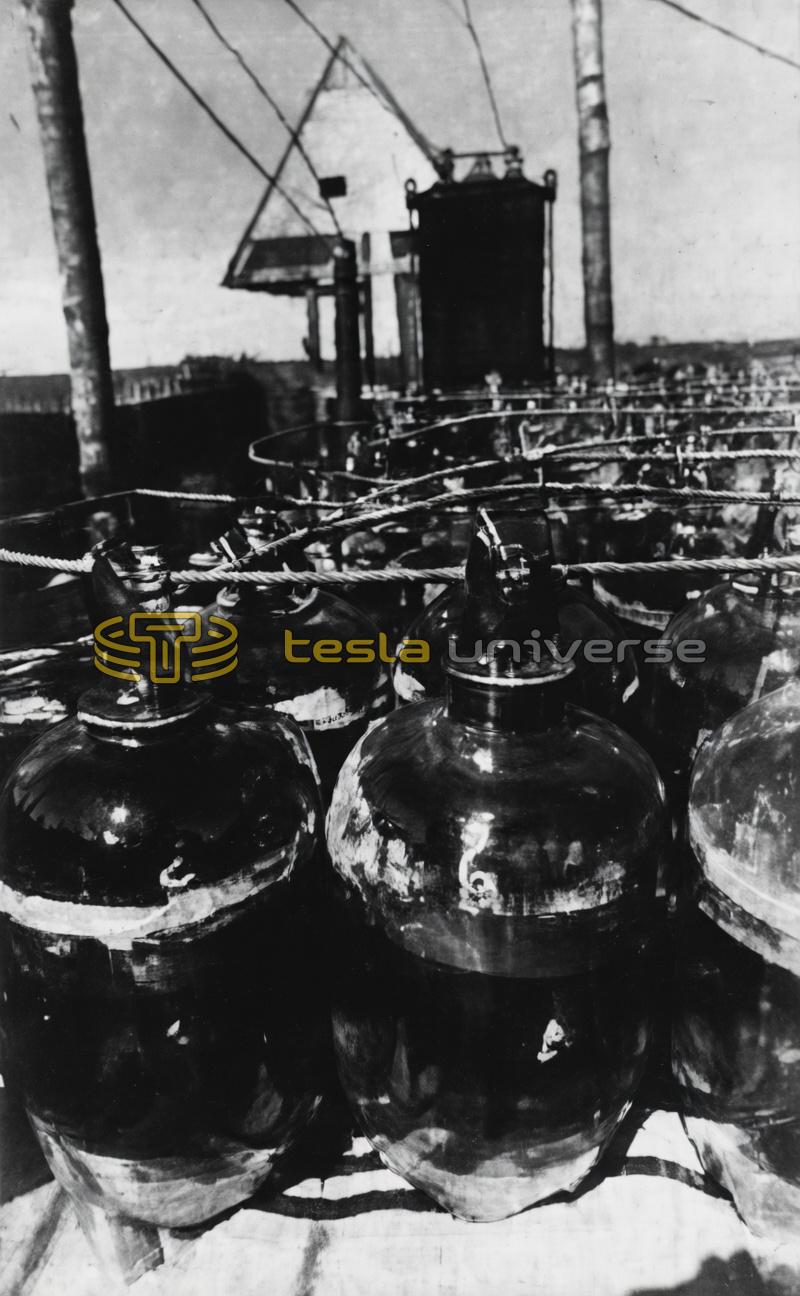 The bottle capacitors of Virgil Fuchs' Tesla magnifier