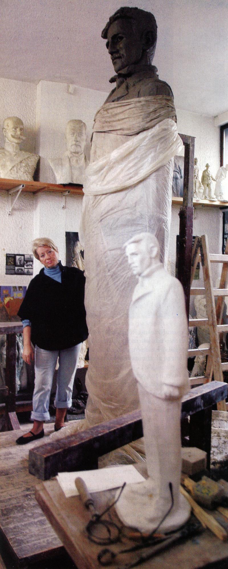 Sculptor Drinka Radovanovic with the Nikola Tesla statue for the Belgrade airport