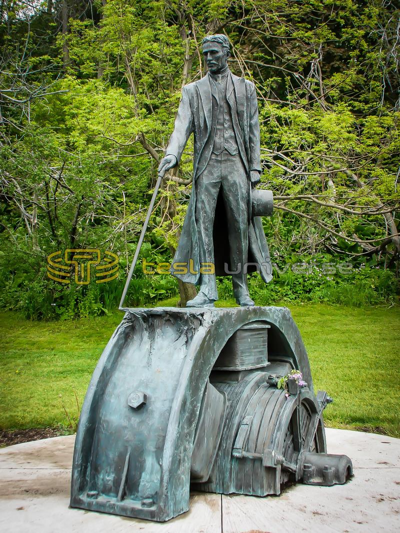 Nikola Tesla statue at Queen Victoria Park, Niagara Falls, Canada