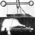 Tesla coil in inactive and active states