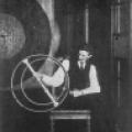 Nikola Tesla lighting an incandescent lamp wirelessly